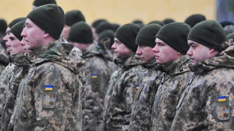 أوكرانيا.. تسجيل الرجال الذين تتراوح أعمارهم بين 25 و60 تلقائيا في السجلات العسكرية