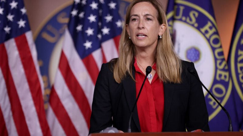 تقرير: منع مرشحة لمنصب حاكم ولاية نيوجيرسي من السير في حفل تخرجها بسبب فضيحة هزت الجيش الأمريكي