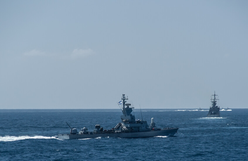 معاريف: مقاتلة إسرائيلية كادت تغرق سفينة حربية قبالة غزة