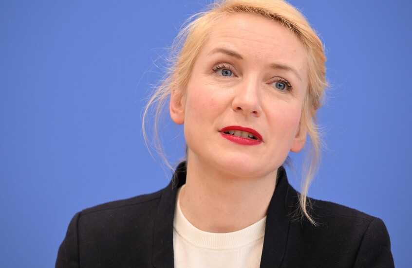 ألمانيا.. زعيمة حزب “اليسار” تدعو لمشاركة واسعة في مظاهرة دعم غزة