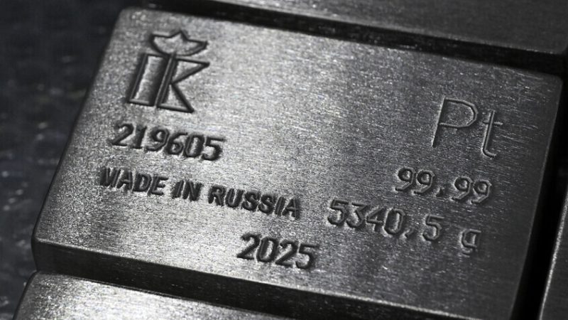 البلاتين يرتفع إلى أعلى مستوى منذ أبريل 2013