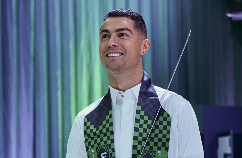 “البشت”!.. الفريان يكرر ما فعله مع رونالدو