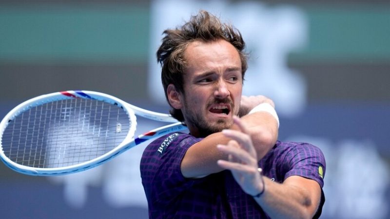 الروسي مدفيديف يواصل مشواره في الصين (فيديو)