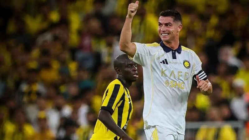 شاهد.. رونالدو يكرر هدفه بقميص ريال مدريد بعد “12 عاما” في مرمى الاتحاد السعودي (فيديو)