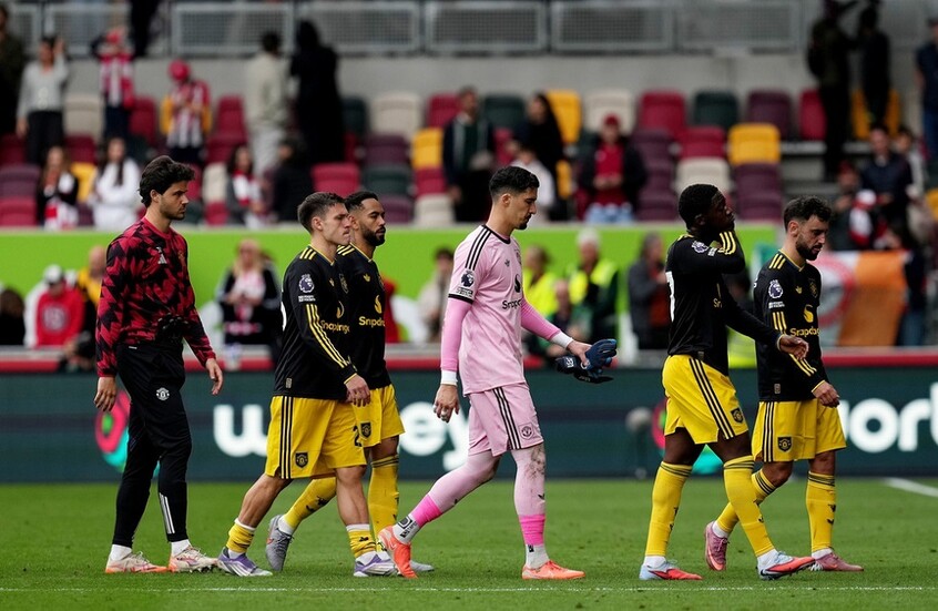 مانشستر يونايتد يتعرض لهزيمة مذلة خارج قواعده