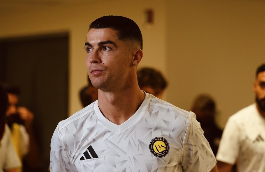 رونالدو يفاجئ صحافيا: أنت لست قويا.. اذهب وتدرب! (فيديو)