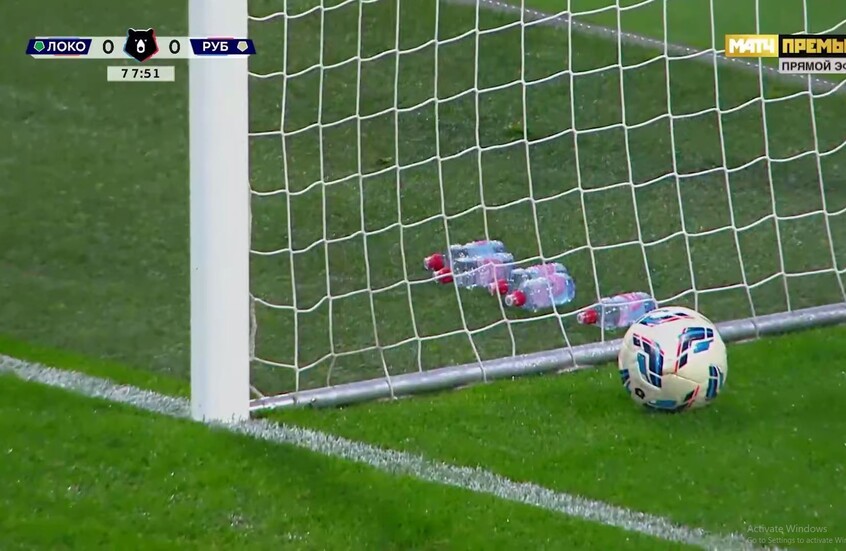 شاهد.. حارس مرمى روبين قازان يرتكب خطأ قاتلا