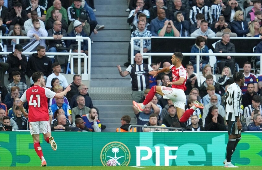 نيوكاسل يونايتد يسقط أمام أرسنال في الوقت القاتل