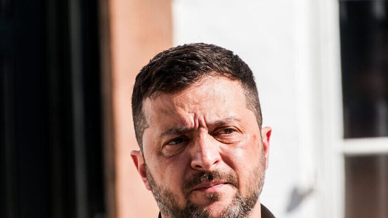 زيلينسكي يعلن عن احتمال حدوث انقطاع للتيار الكهربائي في أوكرانيا