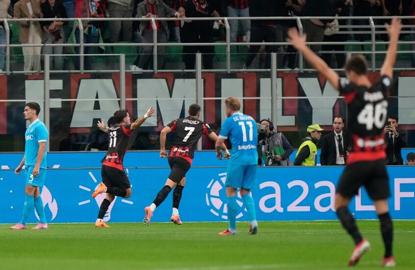 ميلان ينتزع الصدارة من نابولي