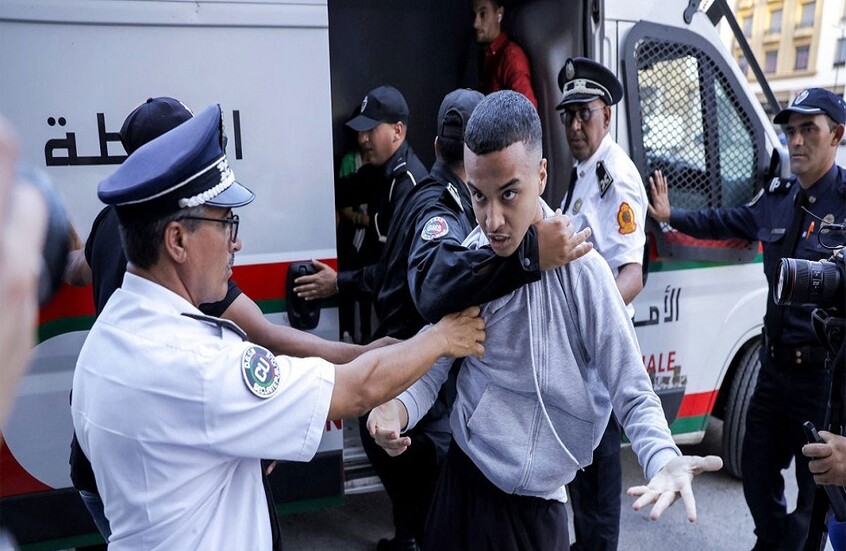 “المستشفيات قبل الملاعب”.. احتجاجات شبابية في المغرب ضد أولويات الحكومة (صور+فيديو)