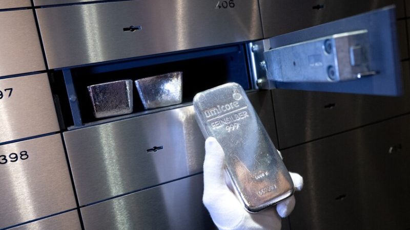 صعود الذهب إلى مستوى تاريخي والفضة عند أعلى مستوى منذ 2011