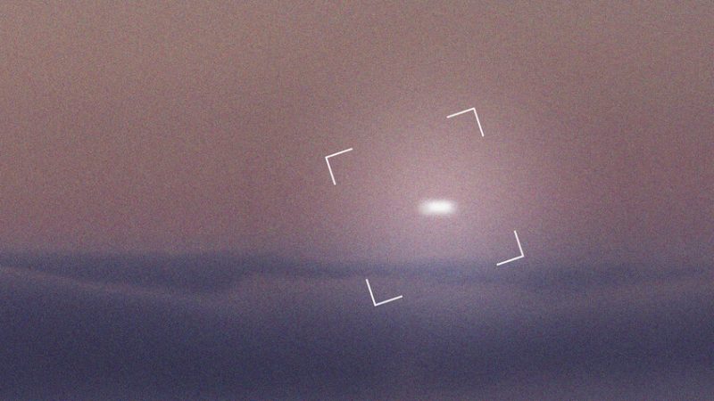 مصور يوثق أجساما غامضة في سماء إحدى المدن البريطانية