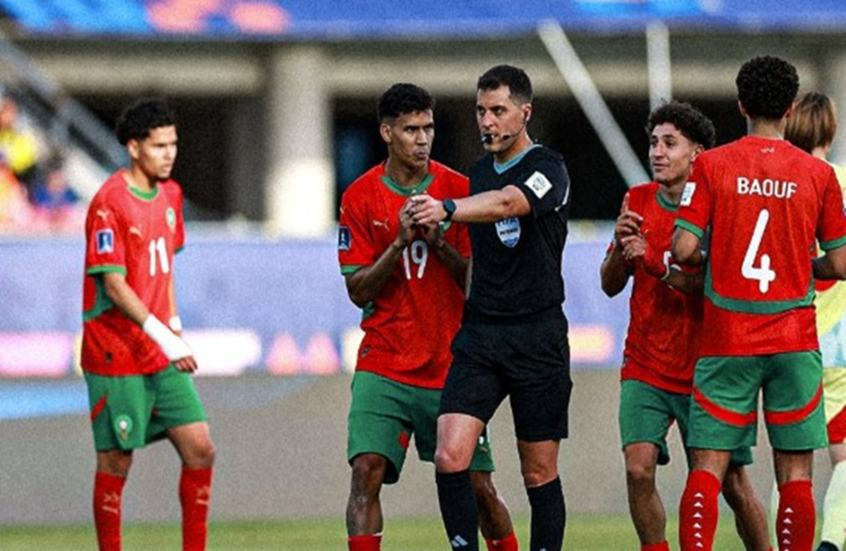 تقنية جديدة للتحكيم  في كرة القدم.. بطاقة خضراء تنقذ المغرب أمام إسبانيا في مونديال الشباب