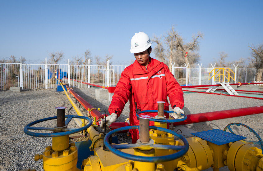 انخفاض أسعار النفط وسط زيادة الإمدادات