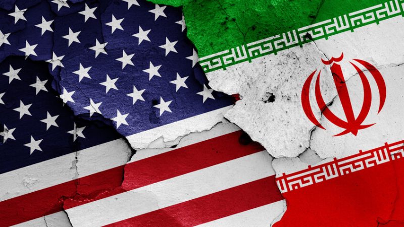 واشنطن ترحل 100 إيراني على طائرة مستأجرة عبر قطر