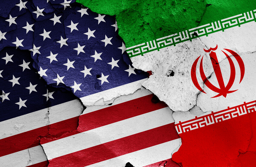 واشنطن ترحل 100 إيراني على طائرة مستأجرة عبر قطر