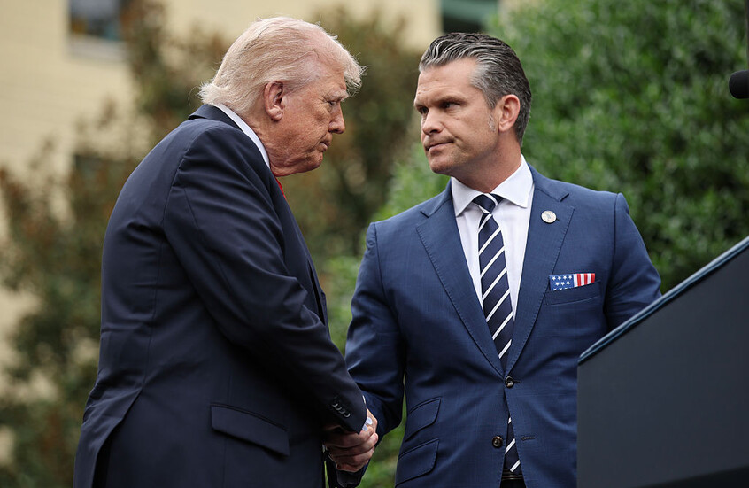 ماذا يحضّران؟.. ترامب وهيغسيث يجتمعان سرّاً بقادة الجيش الأمريكي وسط تكهنات بتحرك استراتيجي كبير