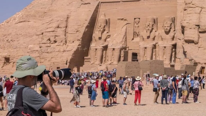 مصر تحقق 9 مليارات دولار من عائدات السياحة في أقل من عام