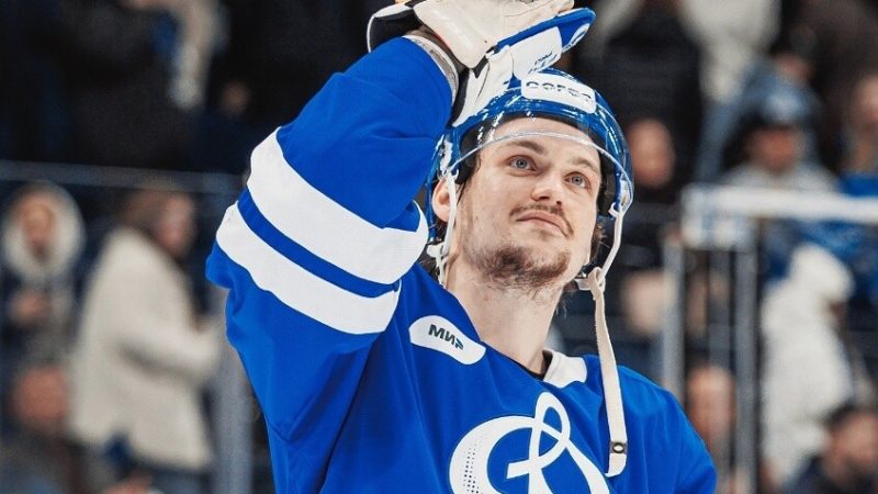 بعد حصوله على الجنسية.. المدافع الأمريكي منيل يعلن رغبته في تمثيل منتخب روسيا بالهوكي