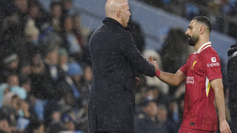 مدرب ليفربول يكشف سبب وضع صلاح على دكة البدلاء في لقاء غلطة سراي