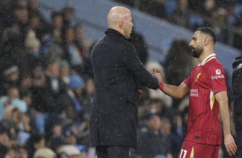 مدرب ليفربول يكشف سبب وضع صلاح على دكة البدلاء في لقاء غلطة سراي