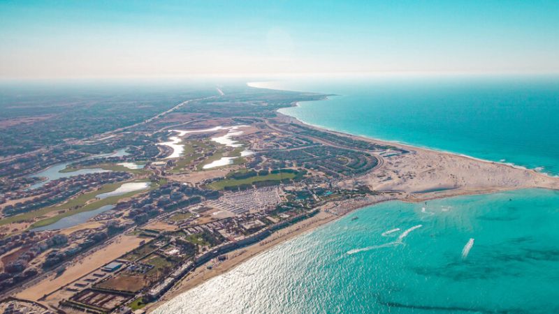 قطر تدخل “علم الروم” المصرية وتقتنص أرضا ضخمة لمشروع عملاق