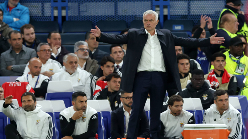 تشيلسي يصالح جماهيره بفوز درامي على مدربه القديم مورينيو وبنفيكا في دوري الأبطال (فيديو)