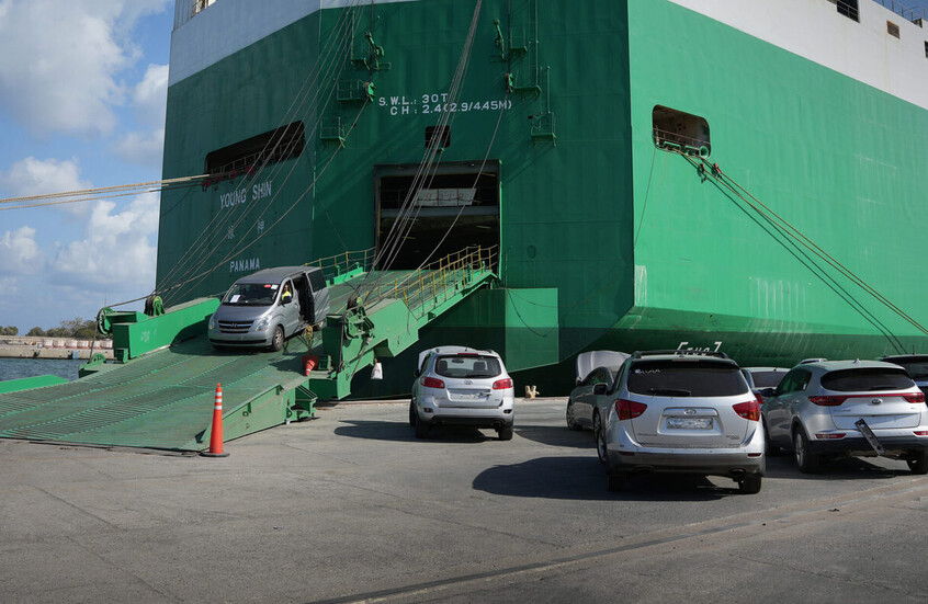 وصول 2000 سيارة من كوريا الجنوبية إلى سوريا (فيديو)