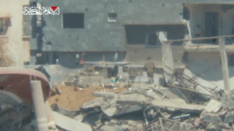 “تصد وقنص ودك للقوات الإسرائيلية”.. “القسام” تعرض مشاهد من عملياتها في مدينة غزة (فيديو)