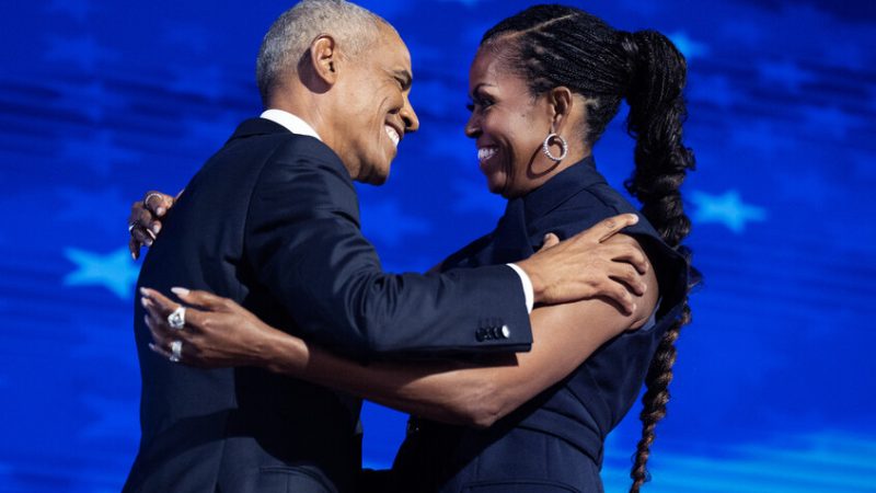 ميشيل أوباما تكشف عن عادة “مقرفة” لزوجها باراك تدفعها للرغبة بـ “ضربه على رأسه”