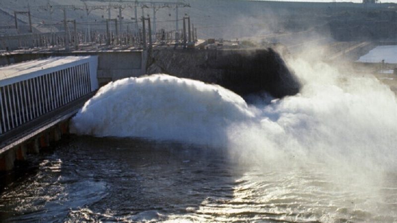 “حصن الأمان”.. السد العالي يستقبل فيضان السودان ويحجز 15 مليار متر مع استمرار تدفق المياه