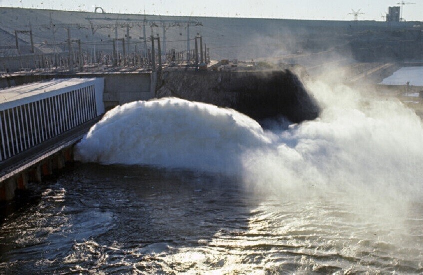 “حصن الأمان”.. السد العالي يستقبل فيضان السودان ويحجز 15 مليار متر مع استمرار تدفق المياه
