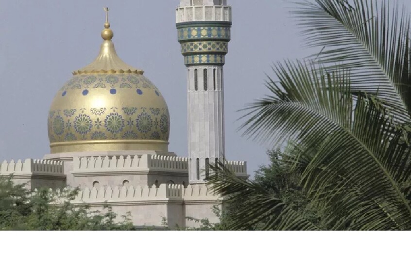 سلطنة عمان تفرض حظرا على استيراد جميع أنواع المياه المعبأة الآتية من إيران