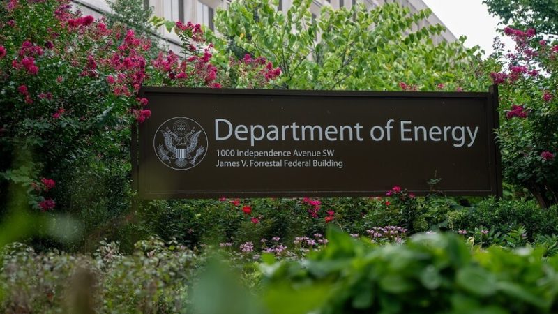 وزارة الطاقة الأمريكية توقف تمويل 223 مشروعا لتوفير 7.56 مليار دولار