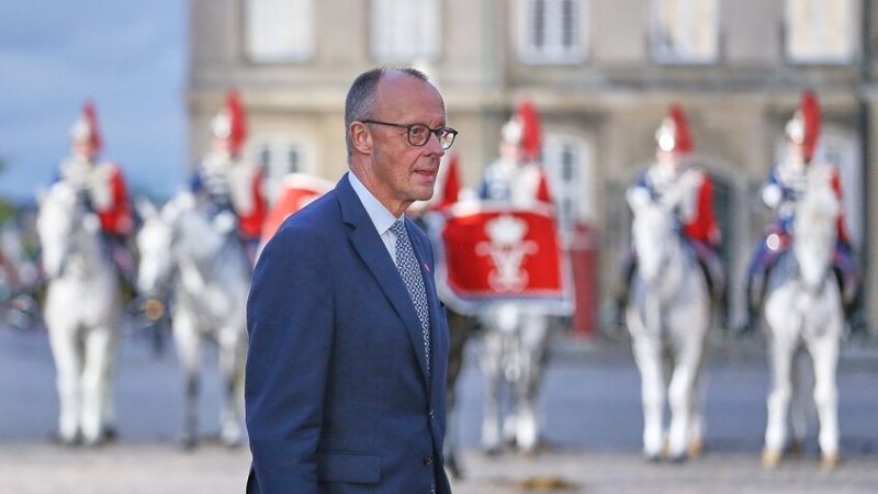 “بلومبرغ”: وزير ألماني يغمى عليه خلال اجتماع للائتلاف الحاكم بحضور ميرتس