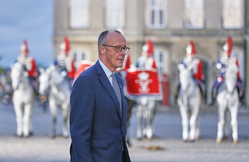 “بلومبرغ”: وزير ألماني يغمى عليه خلال اجتماع للائتلاف الحاكم بحضور ميرتس