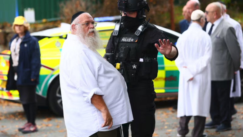 بريطانيا.. صدمة عميقة وإدانات واسعة لهجوم كنيس مانشستر