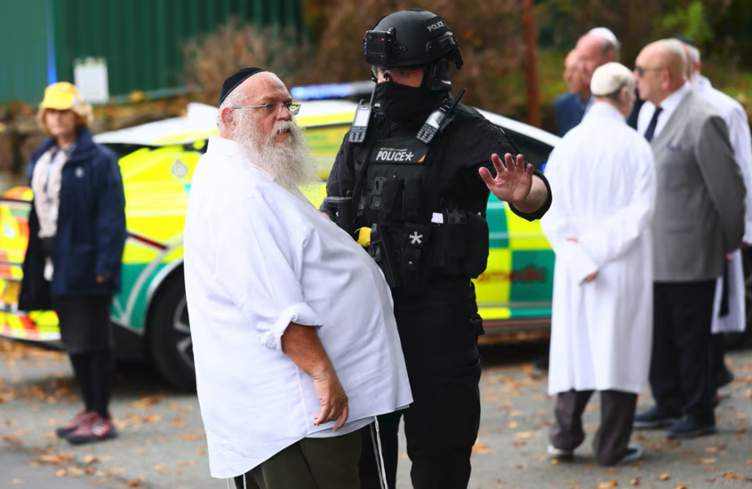 بريطانيا.. صدمة عميقة وإدانات واسعة لهجوم كنيس مانشستر