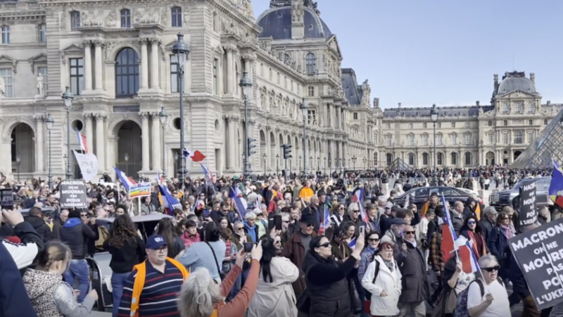 مظاهرات غاضبة من خطة “التقشف” الحكومية تجتاح باريس