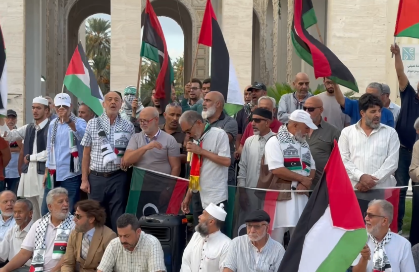 ليبيا.. تظاهرة في طرابلس تندد باعتراض “أسطول الصمود” وتطالب بالإفراج عن معتقلي سفينة “عمر المختار”