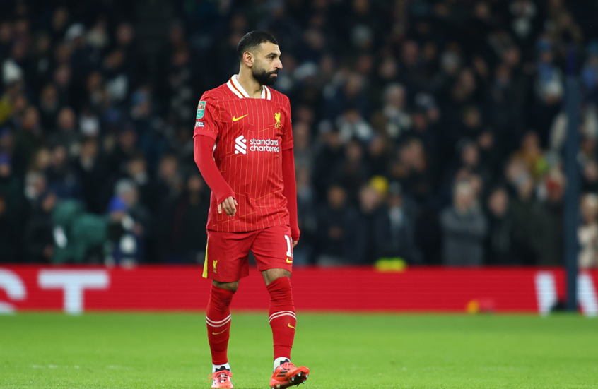 نجم ليفربول يوجه تحذيرا لإدارة “الريدز” بشأن صلاح