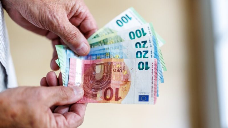 معدل البطالة في منطقة اليورو يسجل ارتفاعا