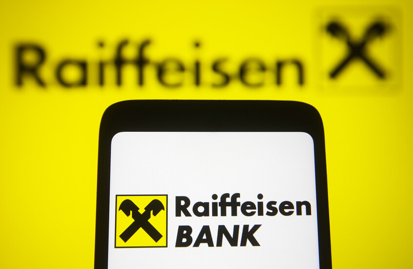 الاتحاد الأوروبي يعوض بنكا سويسريا من جيب رجل أعمال روسي