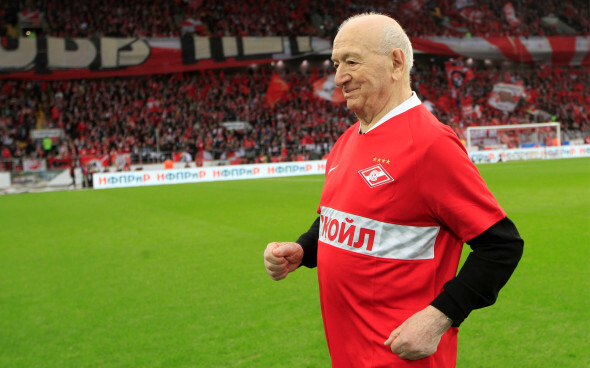 بعمر 98 عاما.. إدراج أسطورة سبارتاك سيمونيان في قاعدة “ميرو تفوريتس” الأوكرانية