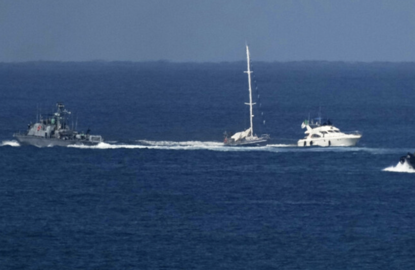 نشطاء سفينة “عمر المختار” الليبية يرفضون التوقيع على تعهد بالترحيل الطوعي: لا اعتراف بـ “إسرائيل”