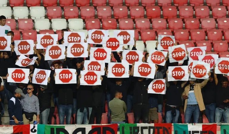 احتجاجات مؤيدة لفلسطين أمام معسكر منتخب إيطاليا رفضا لمواجهة إسرائيل