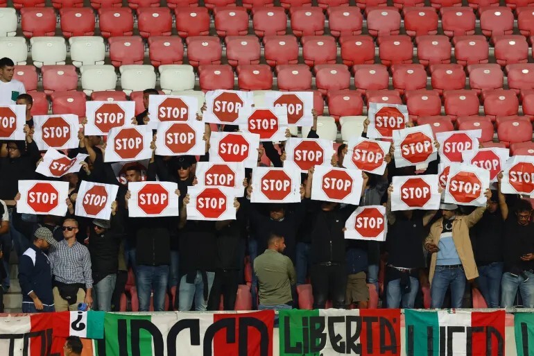 احتجاجات مؤيدة لفلسطين أمام معسكر منتخب إيطاليا رفضا لمواجهة إسرائيل