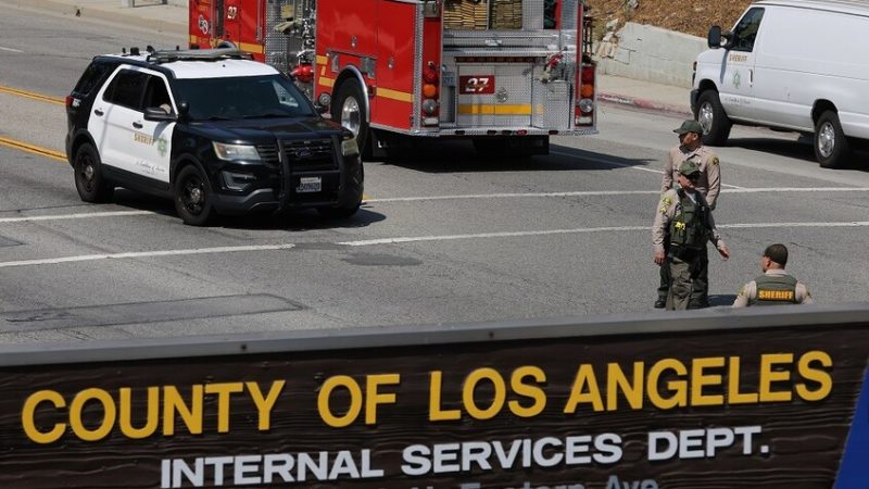 إخلاء مبنى بلدية لوس أنجلوس الأمريكية بسبب سيارة مشبوهة (فيديو)