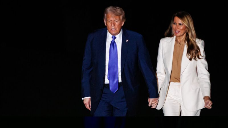 الإغلاق الحكومي لم يمنع ترامب وميلانيا من الاستمتاع بأمسية رومانسية لدى جيرانهما آل فانس! (صورة)